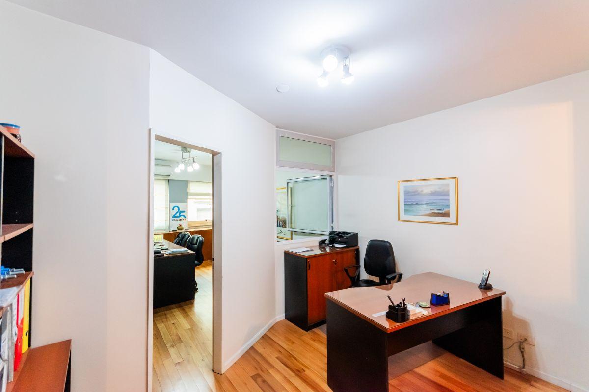 Foto de Oficina comercial de 32 m² en venta con mobiliario en Recoleta, imagen 5