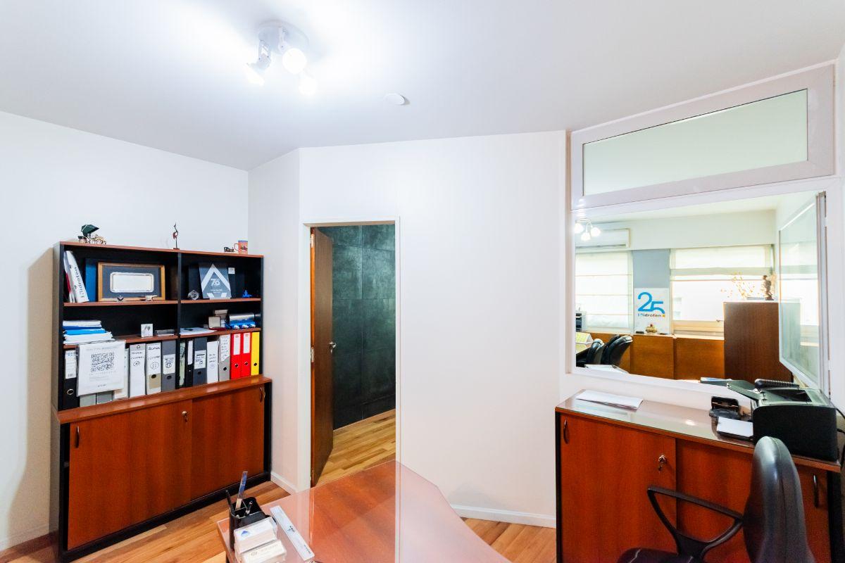 Foto de Oficina comercial de 32 m² en venta con mobiliario en Recoleta, imagen 4