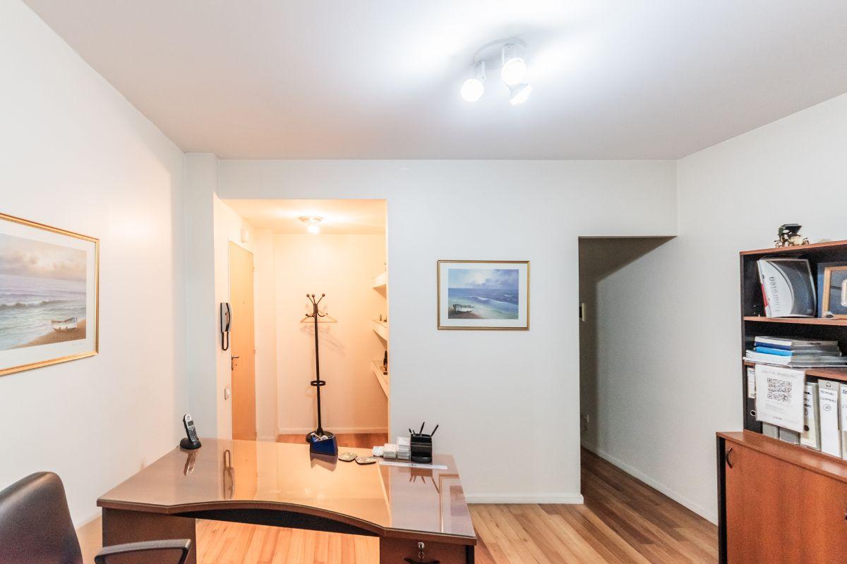 Foto de Oficina comercial de 32 m² en venta con mobiliario en Recoleta, imagen 2