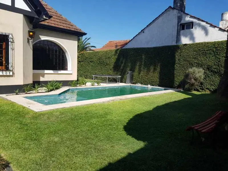 CHALET 4 ambientes VENTA Temperley 2