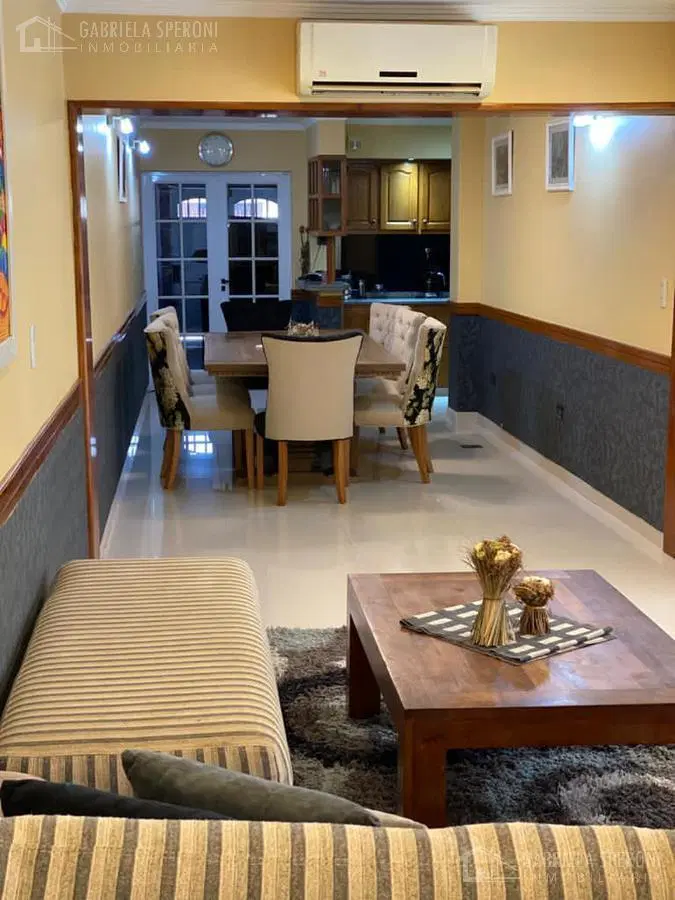 Casa 4 ambientes VENTA Banfield 5