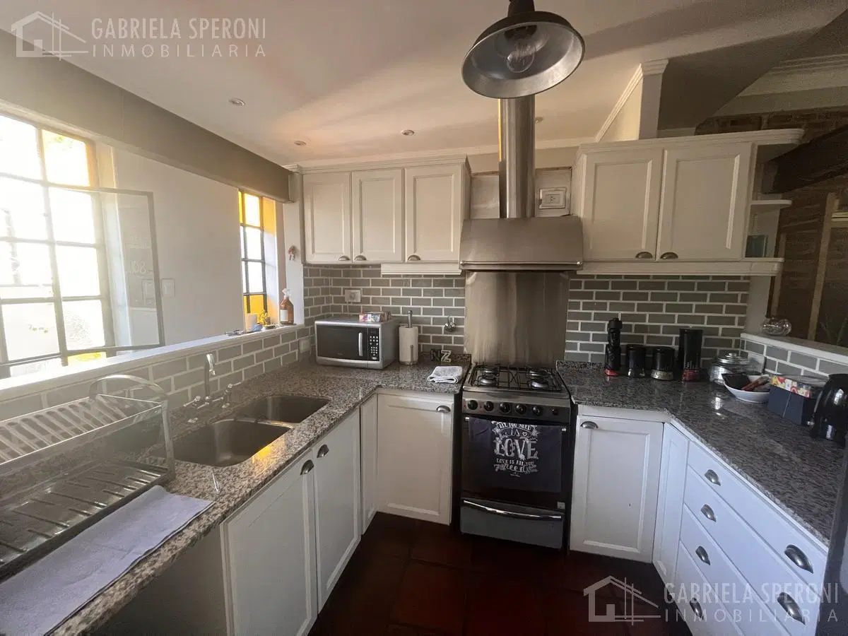 DEPARTAMENTO 3 ambientes VENTA Banfield 8