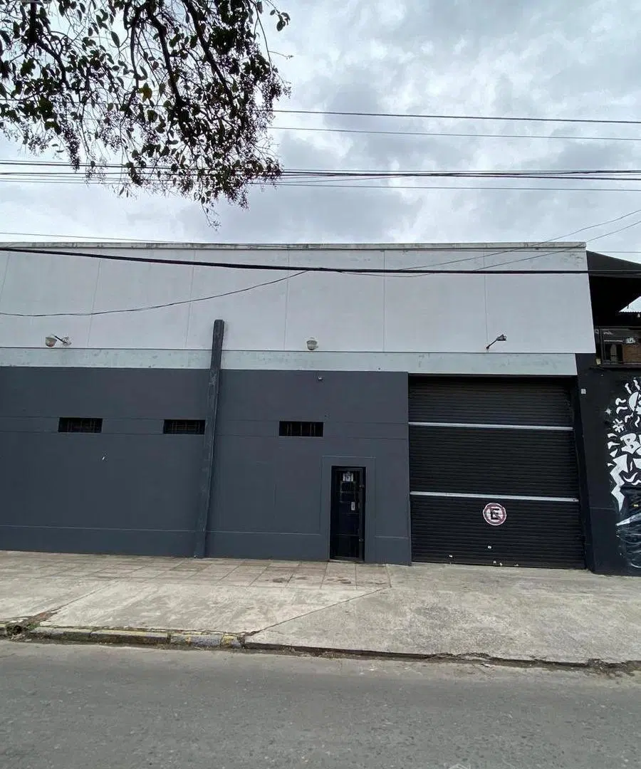 Depósito en Banfield Este 3