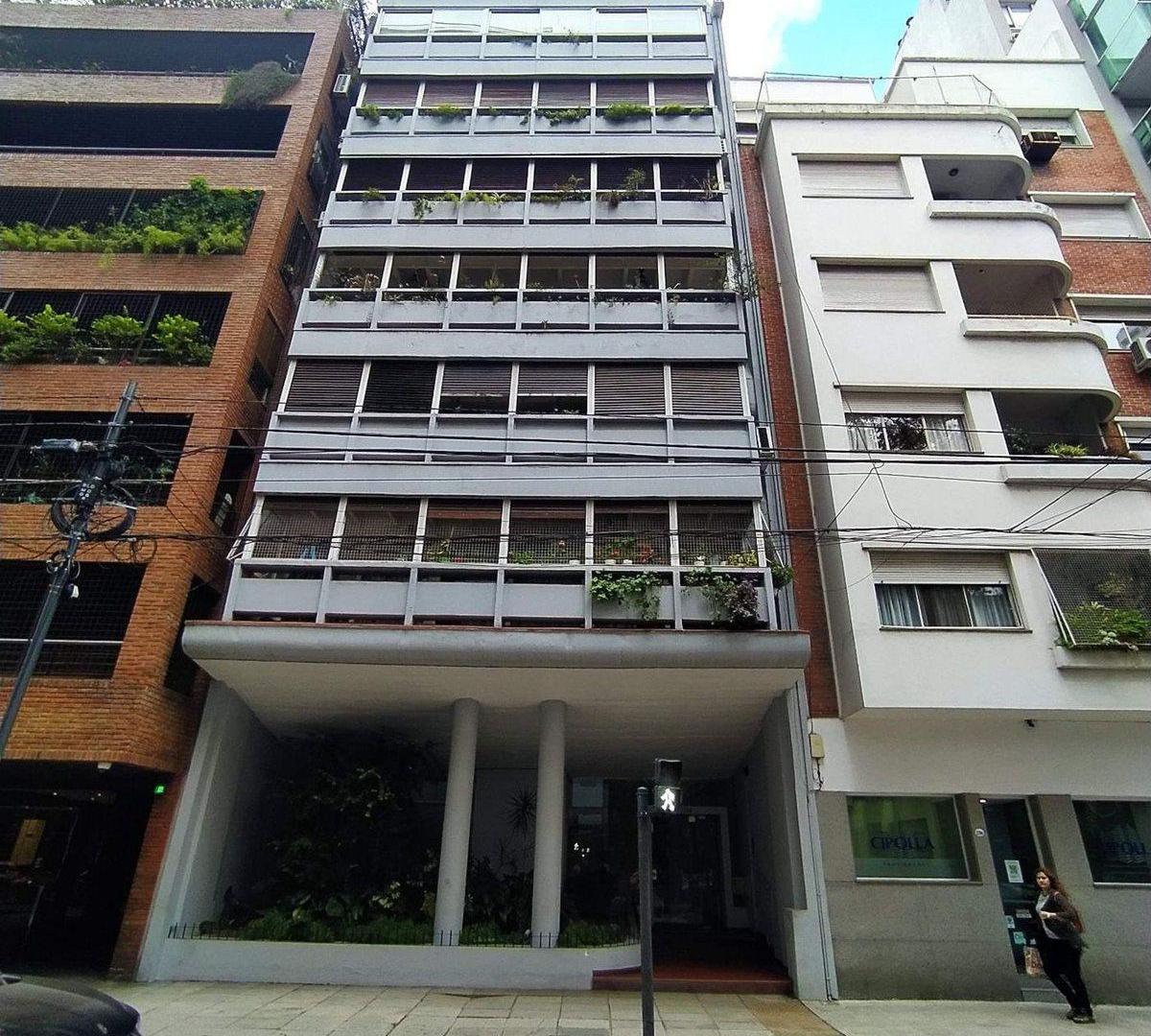 Piso 3 amb con baulera  a 50 mtrs Av Cabildo
