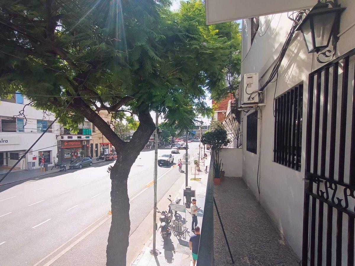 Venta Impecable 3 Ambientes sobre Av. Corrientes