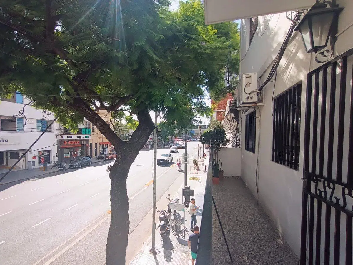Venta Impecable 3 Ambientes sobre Av. Corrientes 2