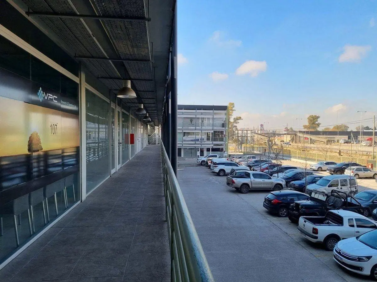 ALQUILER OFICINA 2° PISO VERDI 57 RUTA 8 5