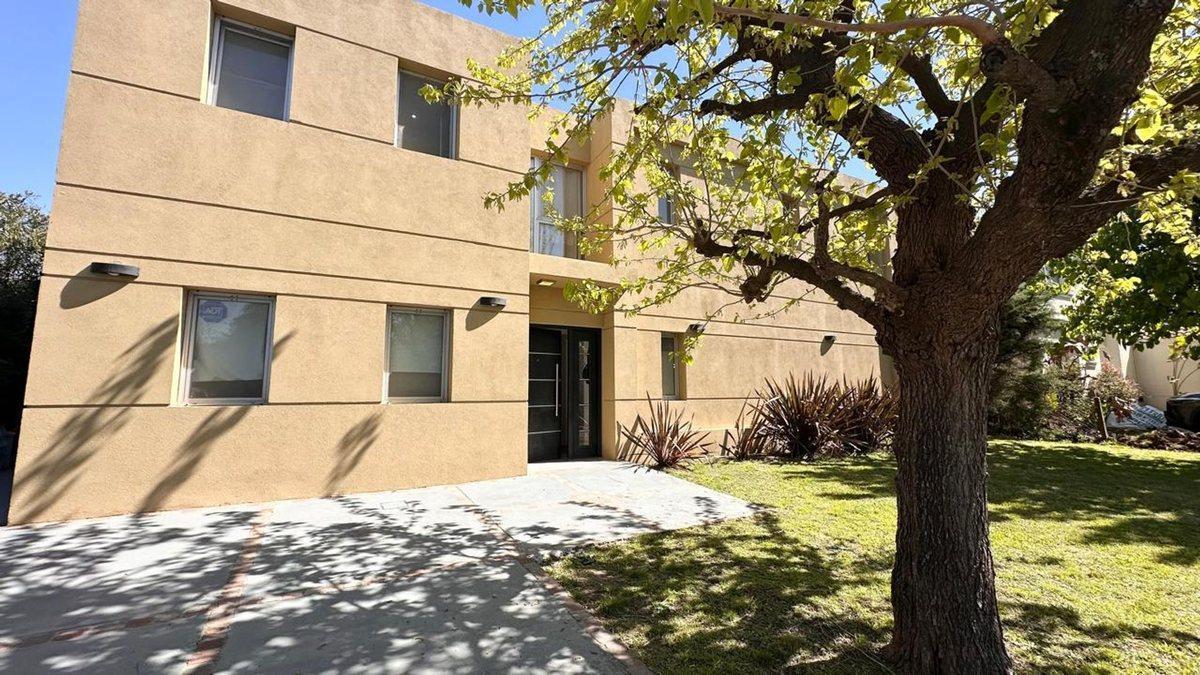 Venta Casa con pileta - Villa Olivos, Ramal Pilar