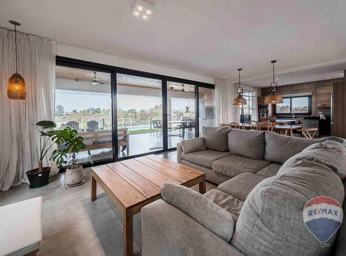 CASA EN VENTA EN EL CANAL TIGRE 2