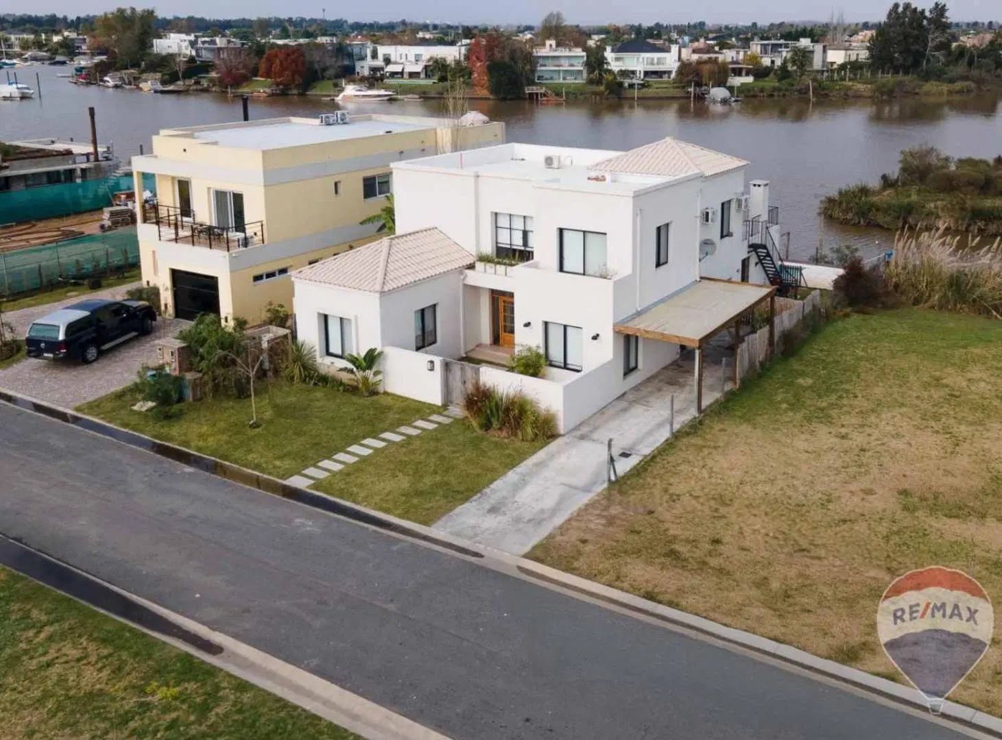 CASA EN VENTA EN EL CANAL TIGRE 3