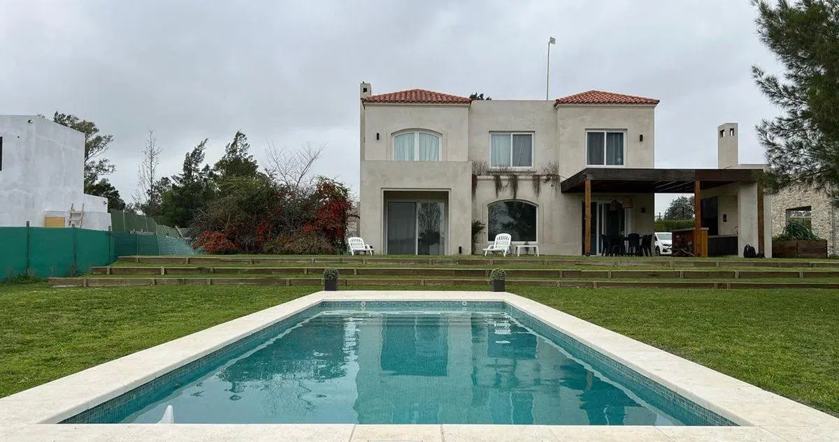 VENTA CASA 6 AMBIENTES EN LAS CASUARINAS PILAR 2