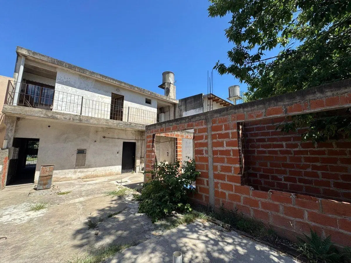 VENTA CASA CON LOCALES GARIN OPORTUNIDAD 3