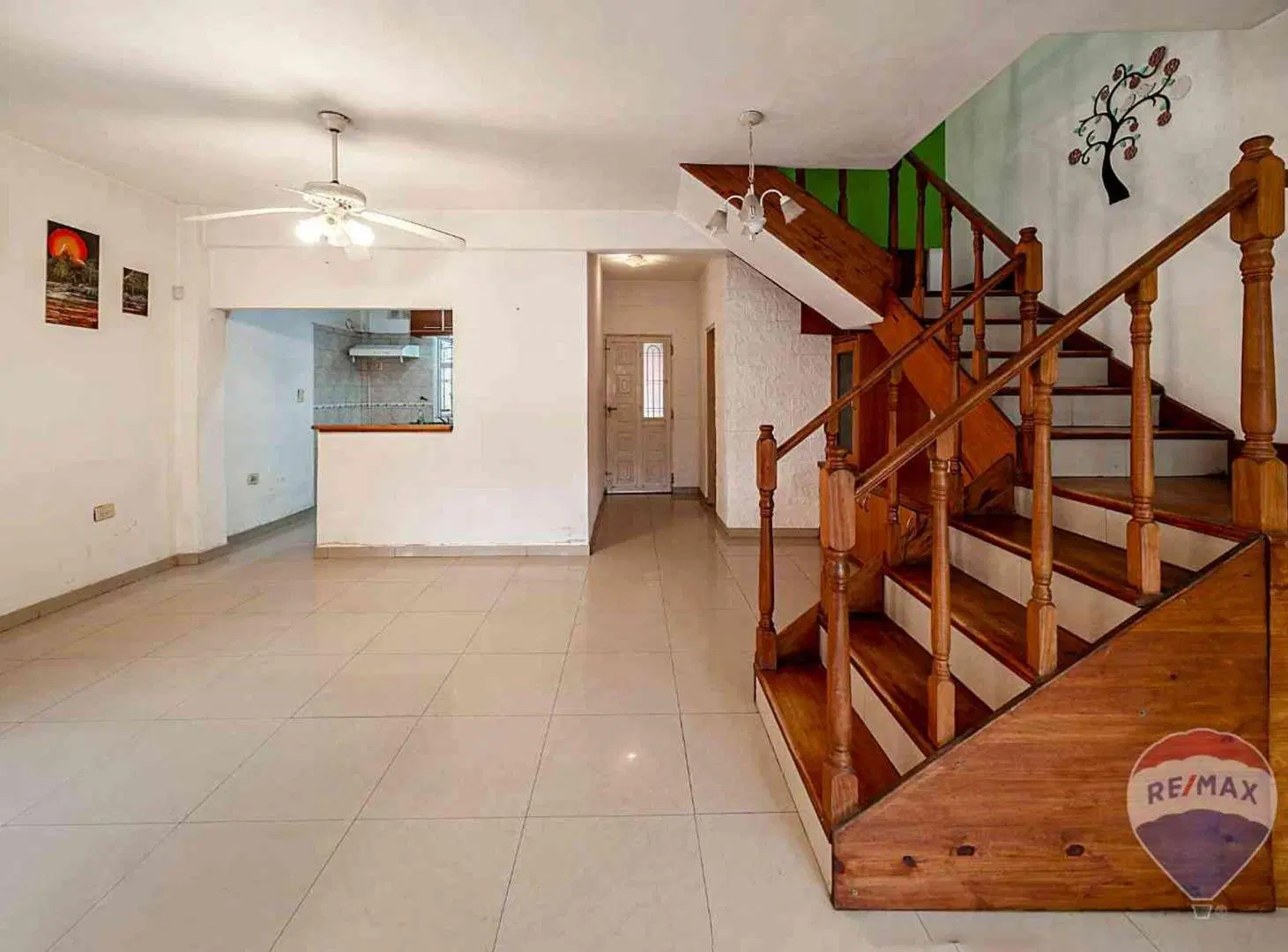 CASA EN VENTA 5 AMB + DEPTO BUEN ACCESO MORENO. 4