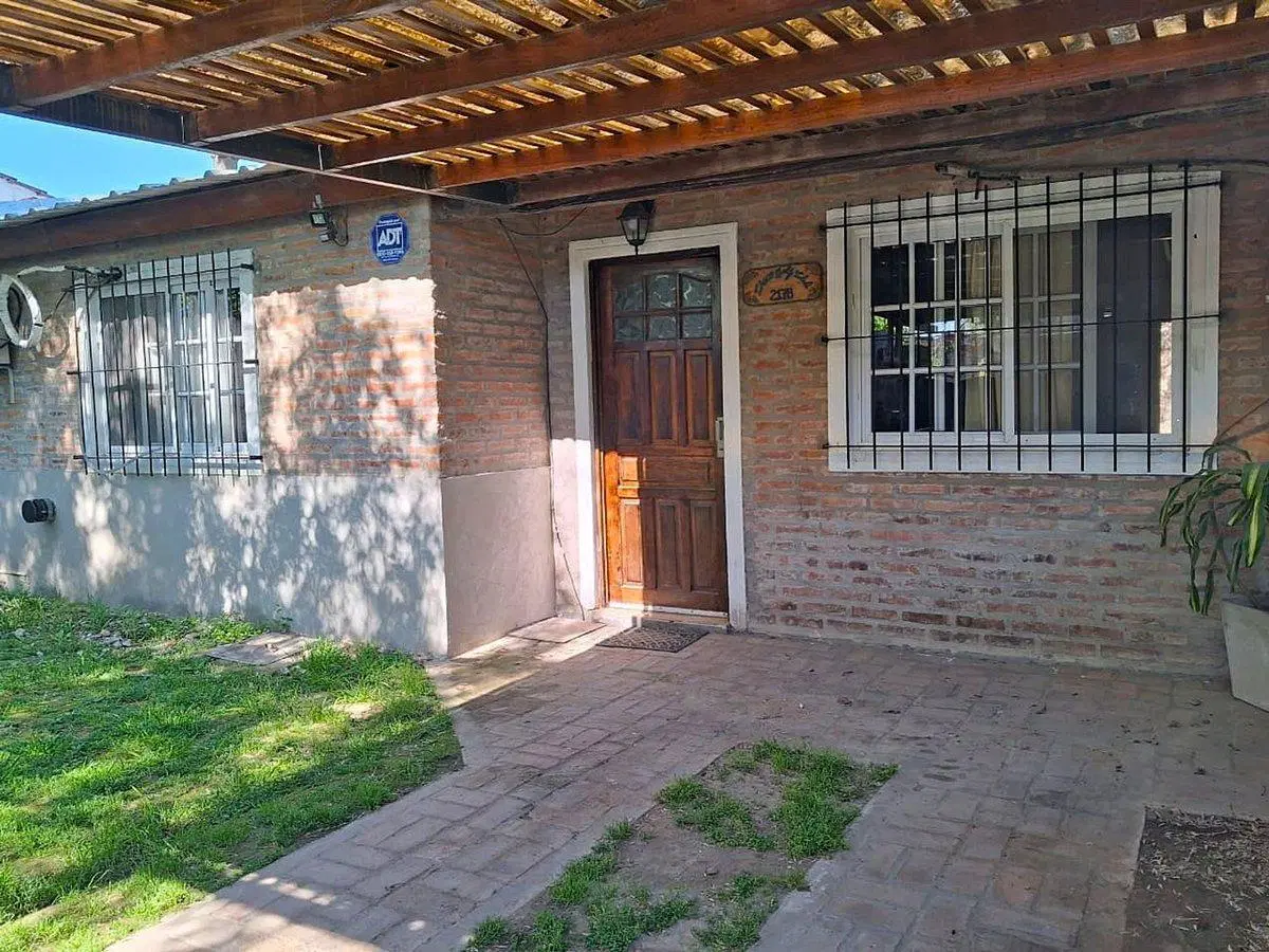 VENTA CASA en De Vicenzo Grande Inmerojable ubicac 2