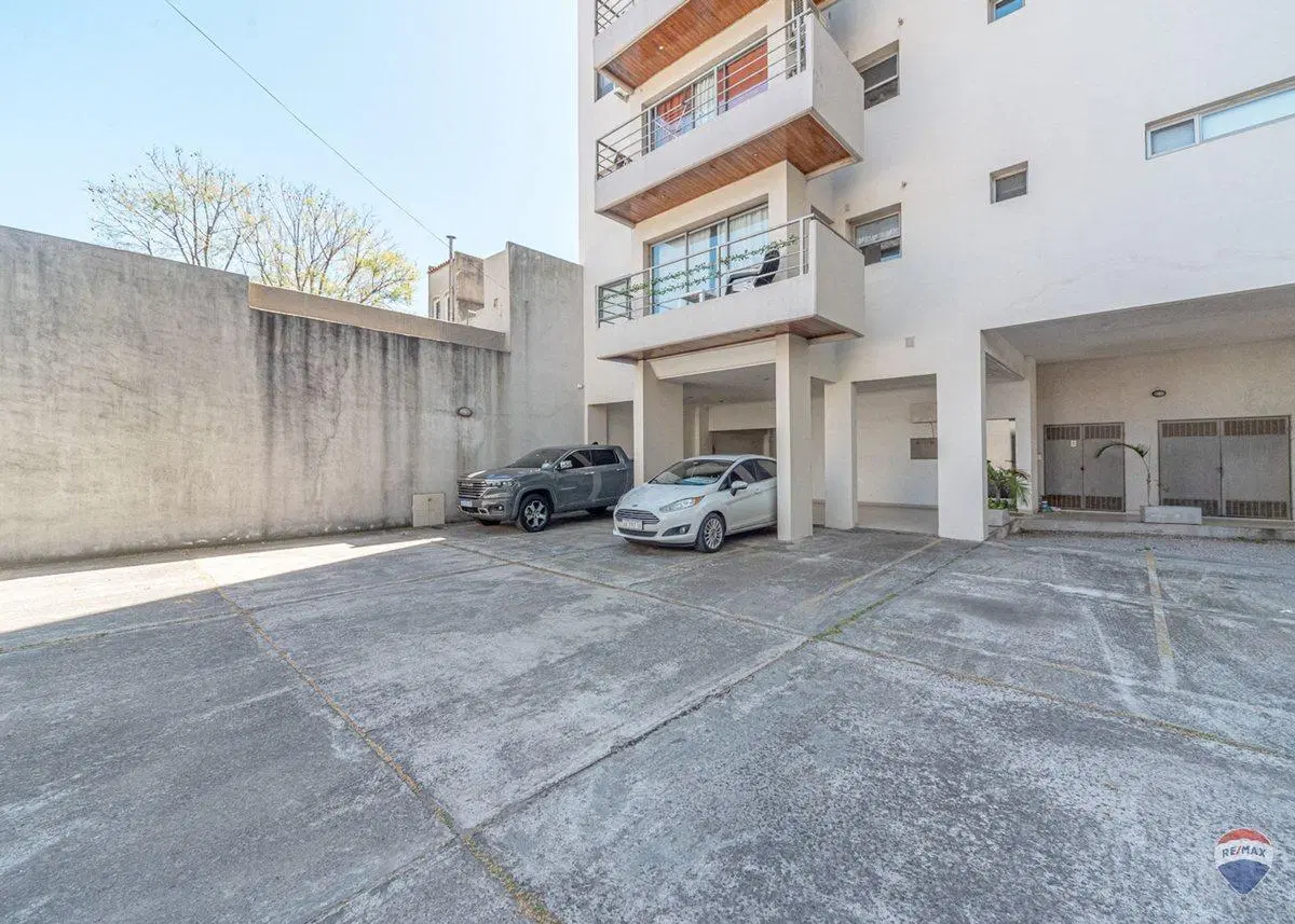 2 amb 7° piso con cochera y balcón Bernal Centro 2