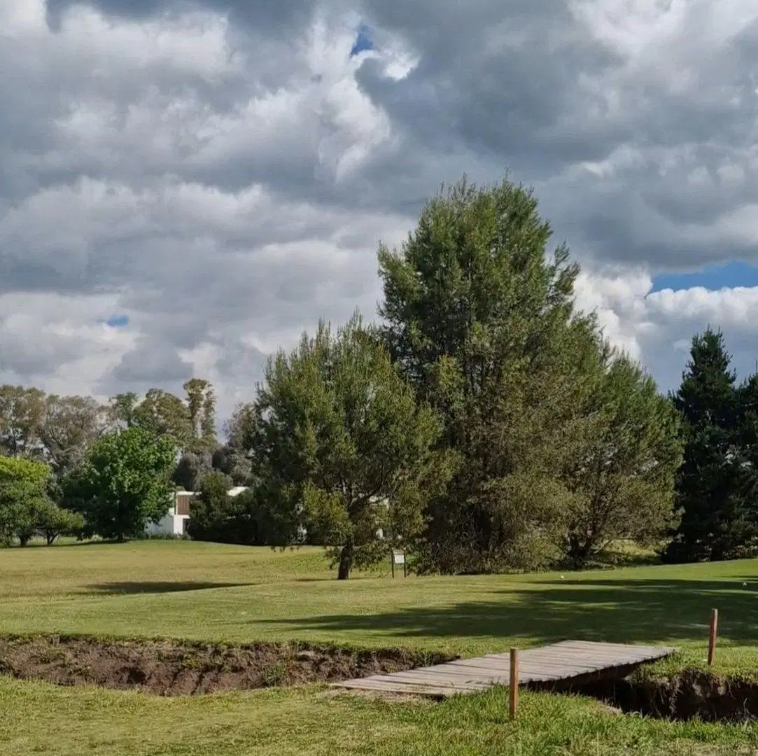 LOTE EN VENTA EN MEDAL C.C. - AL GOLF 3