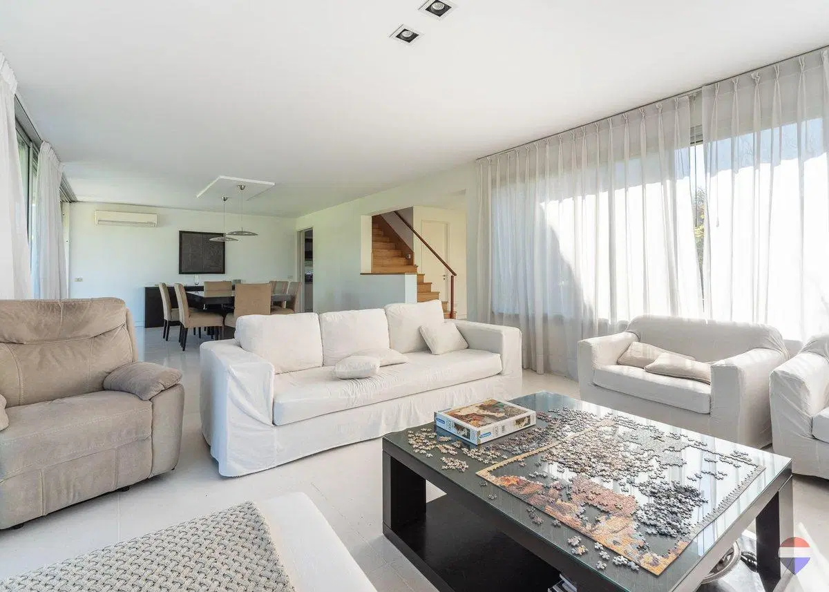 Venta Casa 5 ambientes Las Liebres 3