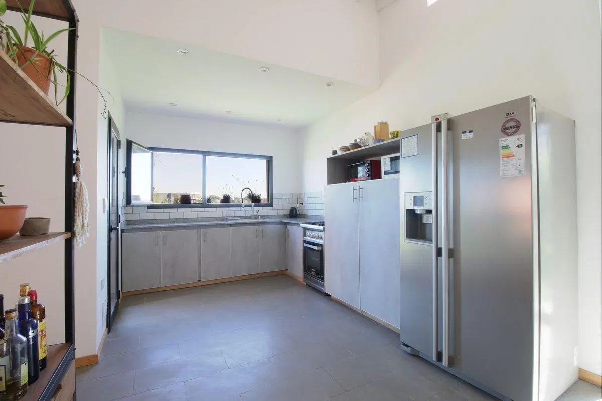 VENTA CASA CON PILETA Y LAGUNA  ACEPTA FINANCION 2