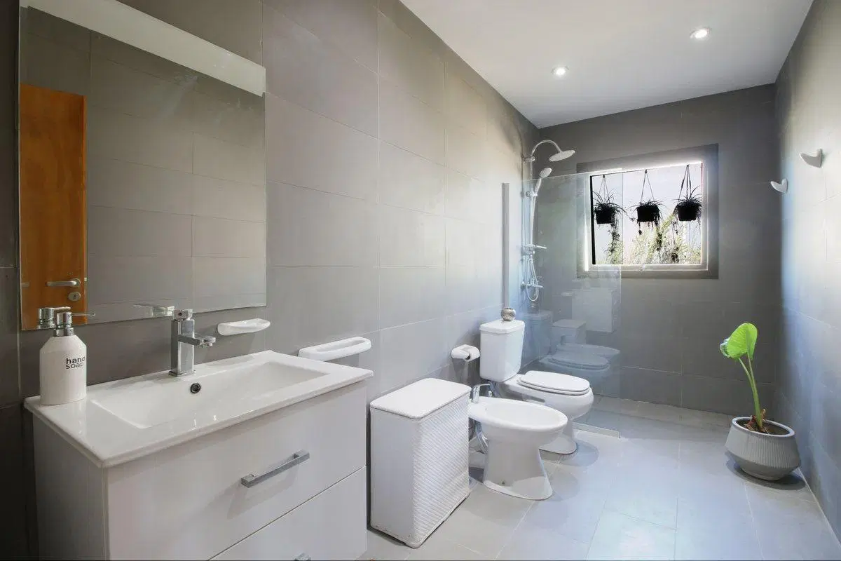 VENTA CASA CON PILETA Y LAGUNA  ACEPTA FINANCION 5
