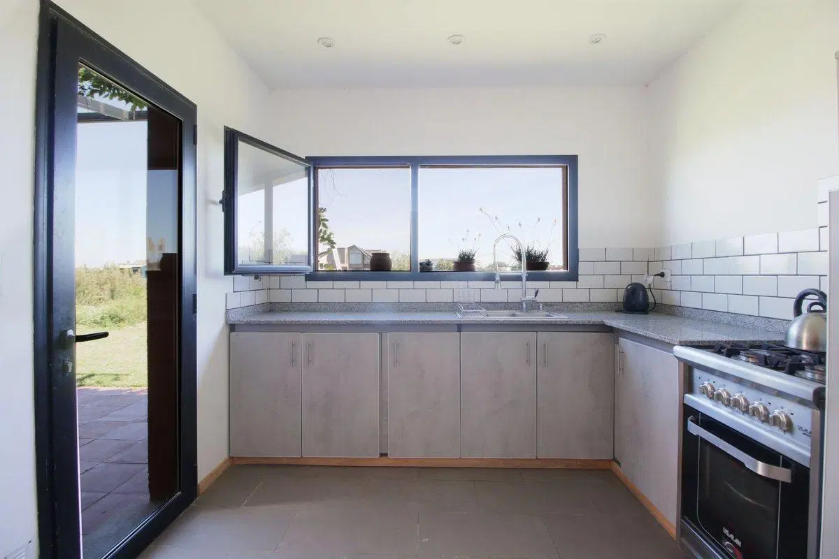 VENTA CASA CON PILETA Y LAGUNA  ACEPTA FINANCION 5