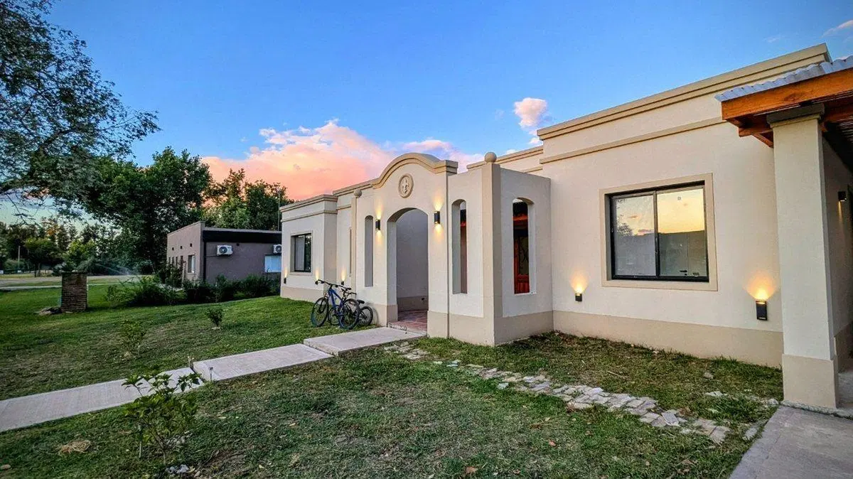 CASA EN VENTA- CASUARINAS PILAR DEL ESTE 3