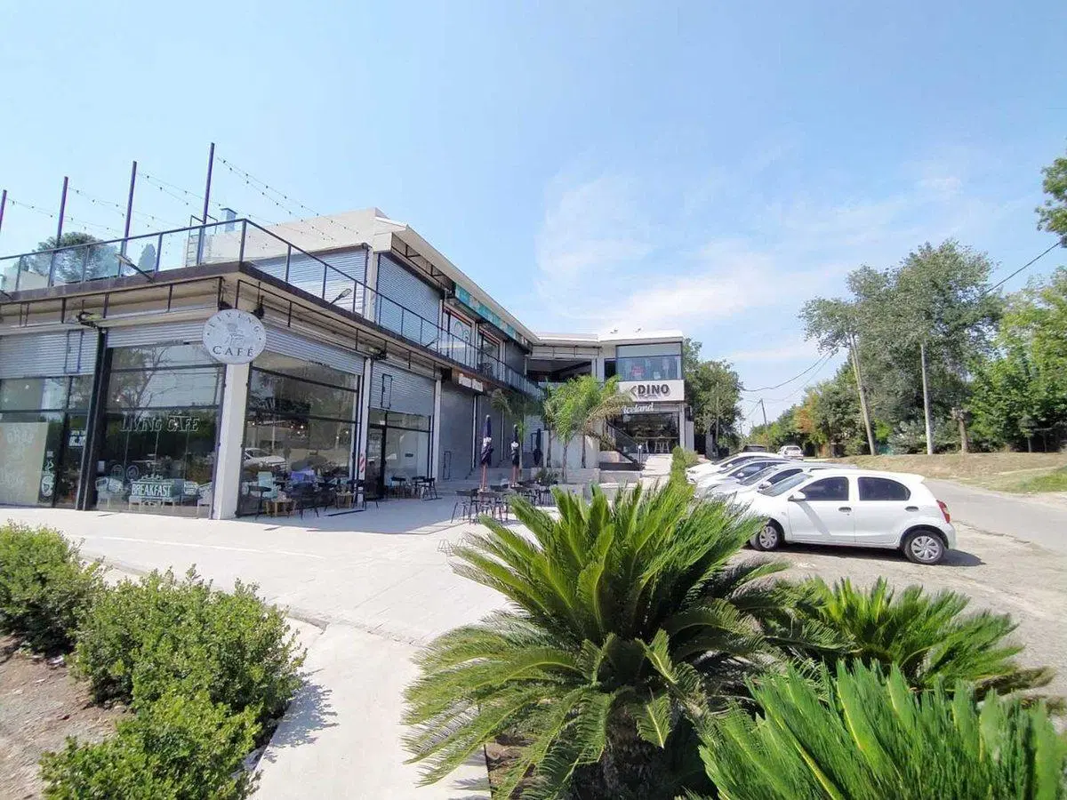 Local  Paseo Dino c/escritura en PB 4