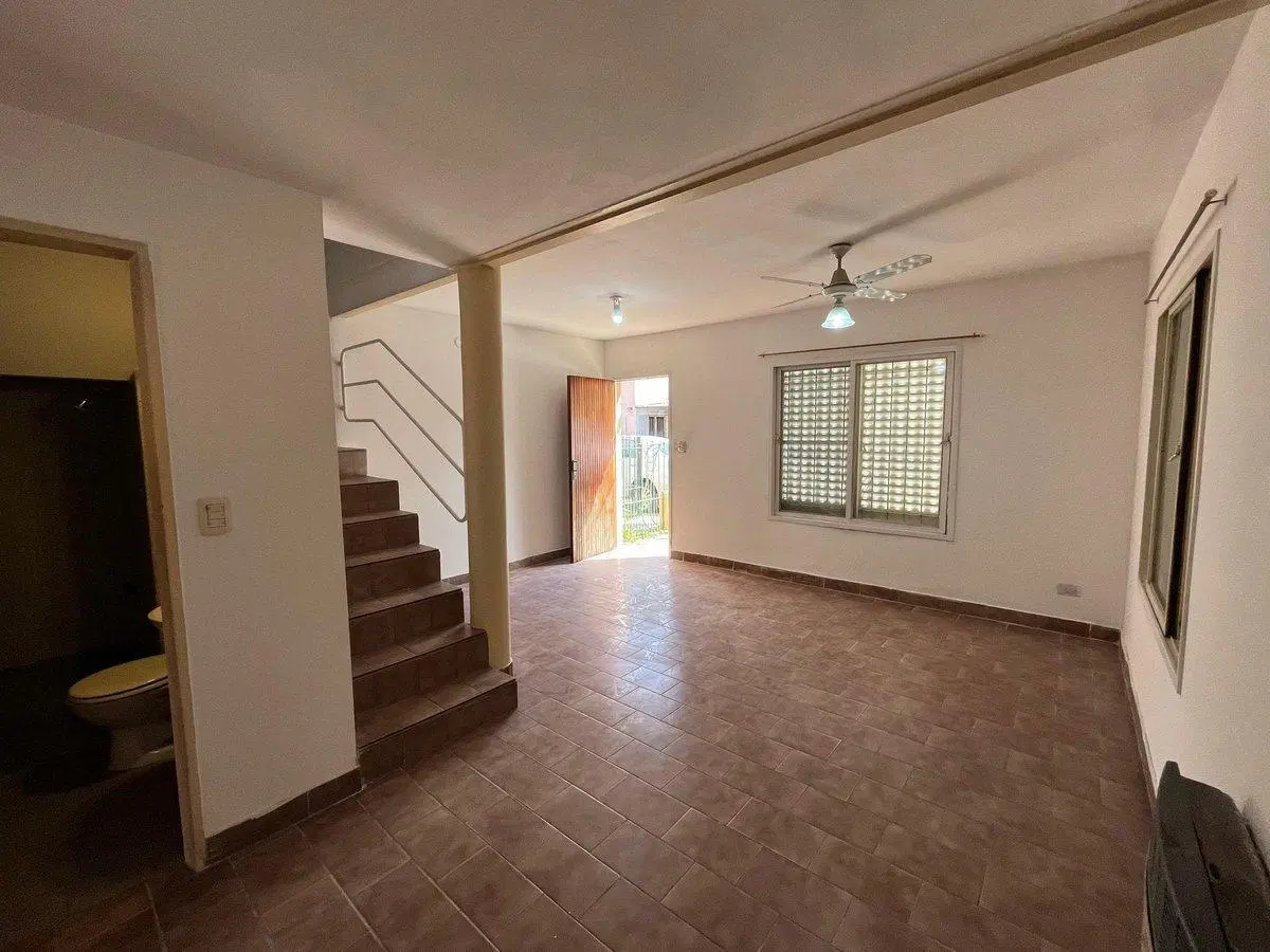 Casa tríplex 5 amb c/cochera en Morris, Hurlingham 2