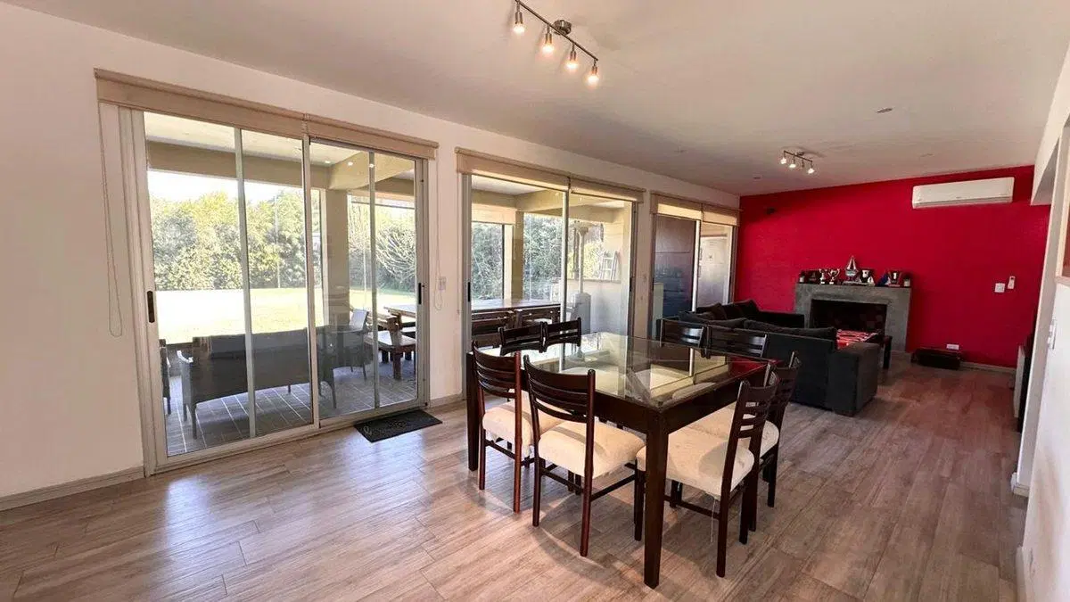 Venta Casa con pileta - Villa Olivos, Ramal Pilar 5