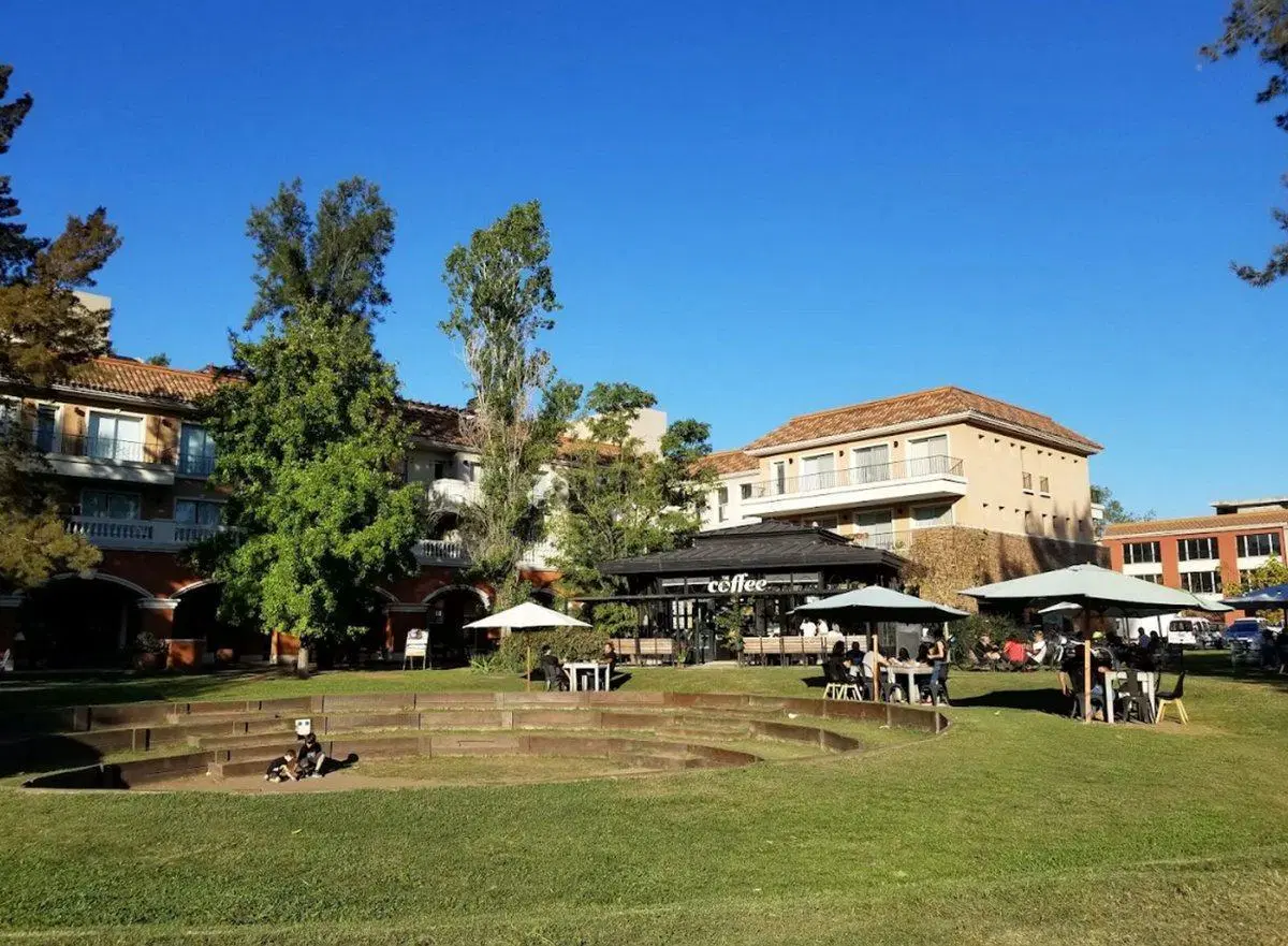 LOCAL EN VENTA C COCHERA SUB PUEBLO CAAMAÑO PILAR 4