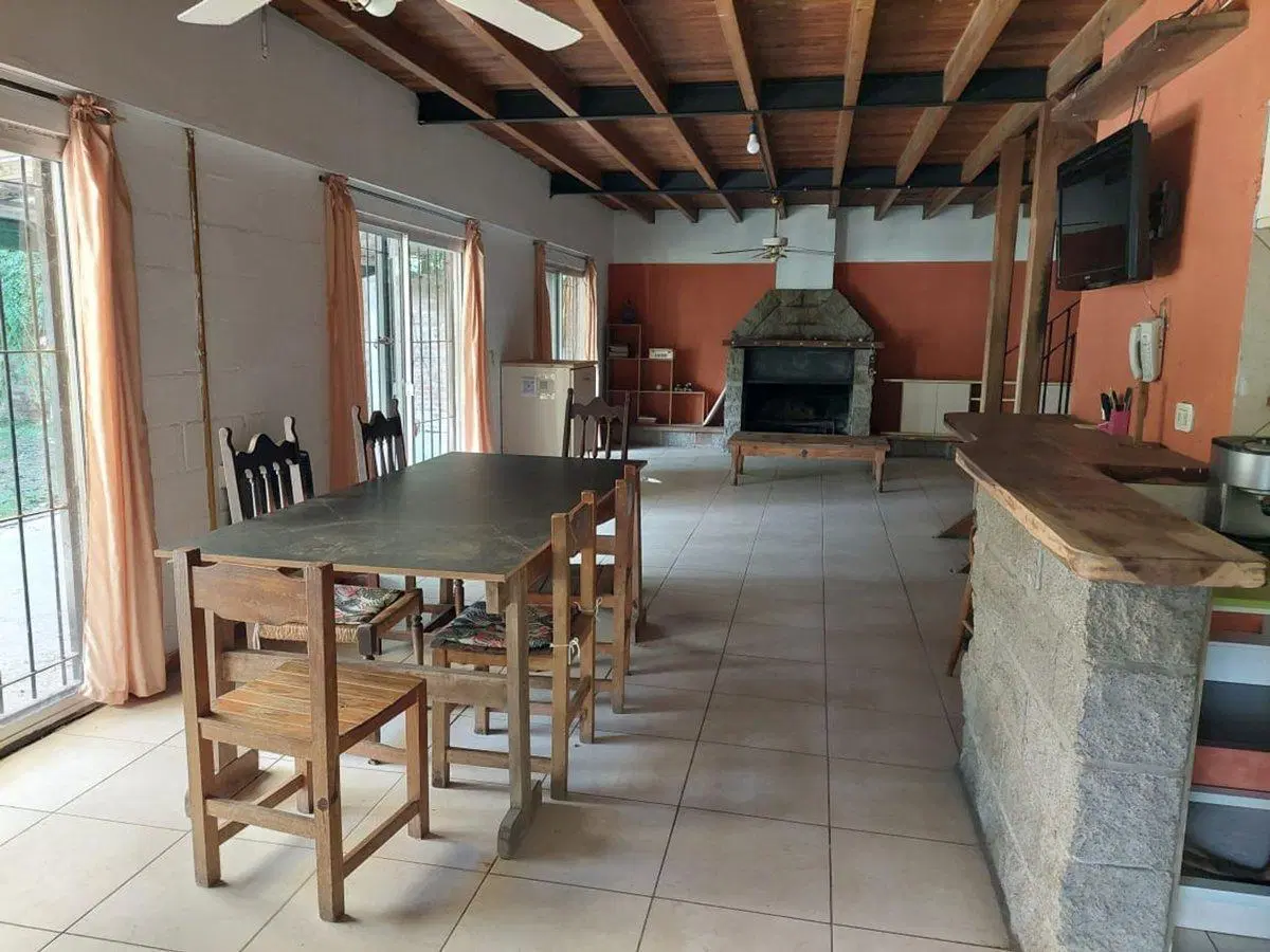 Venta de casa con terreno de 1100m2 en Del Viso 5