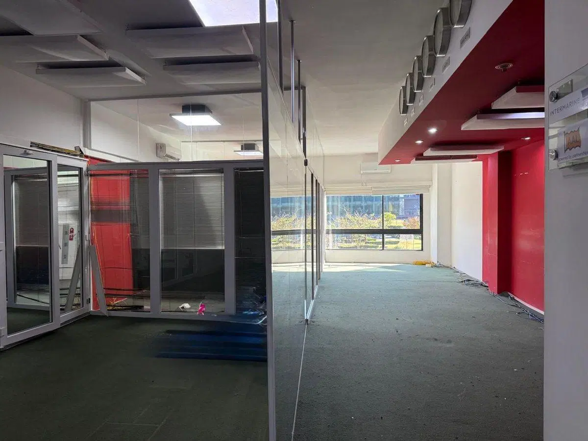 OFFICE PARK PLAZA OFICINA DE 90 MTS C/ COCHERA 2