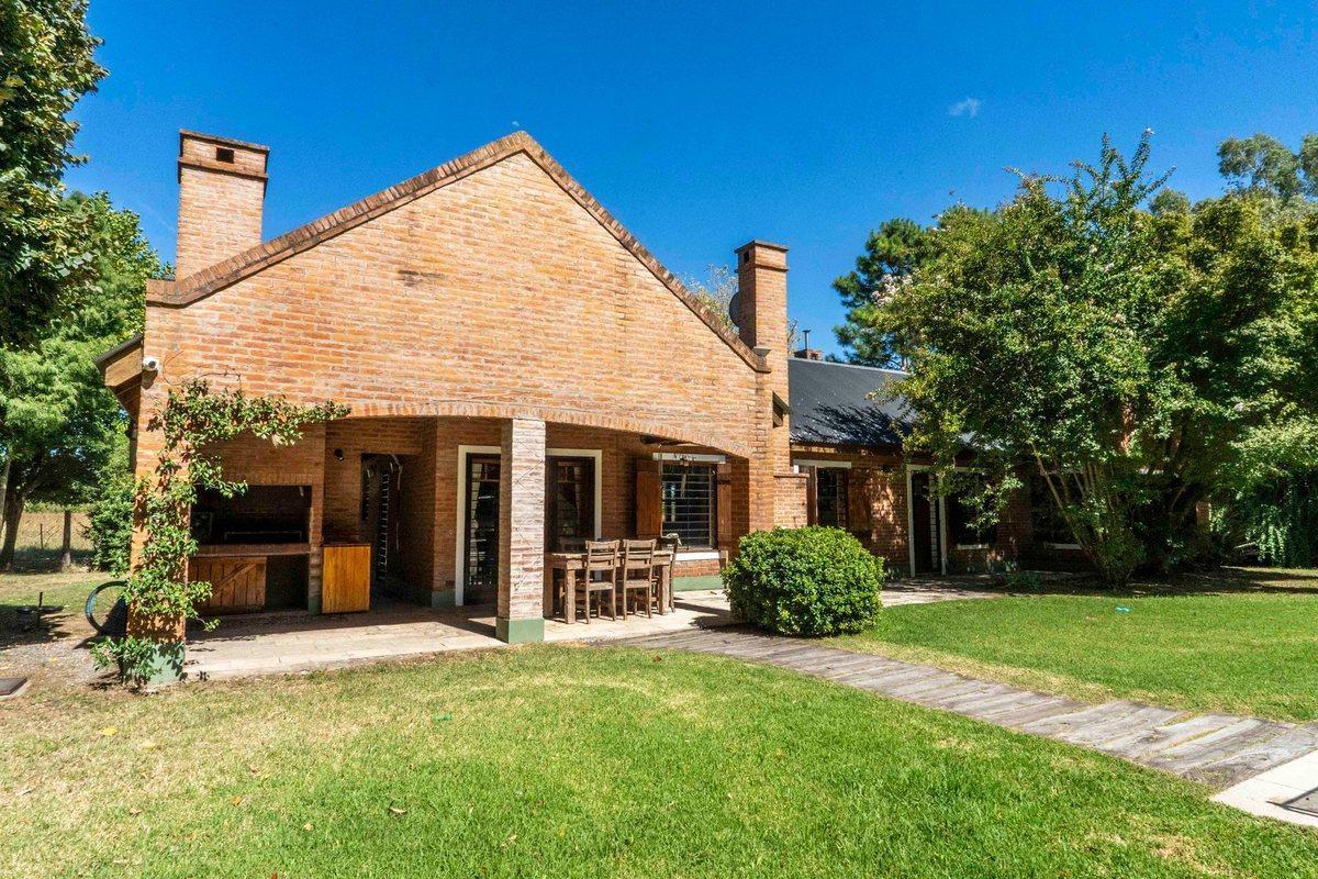 Casa en Venta 4 amb con Pileta Barrio LA VERDAD
