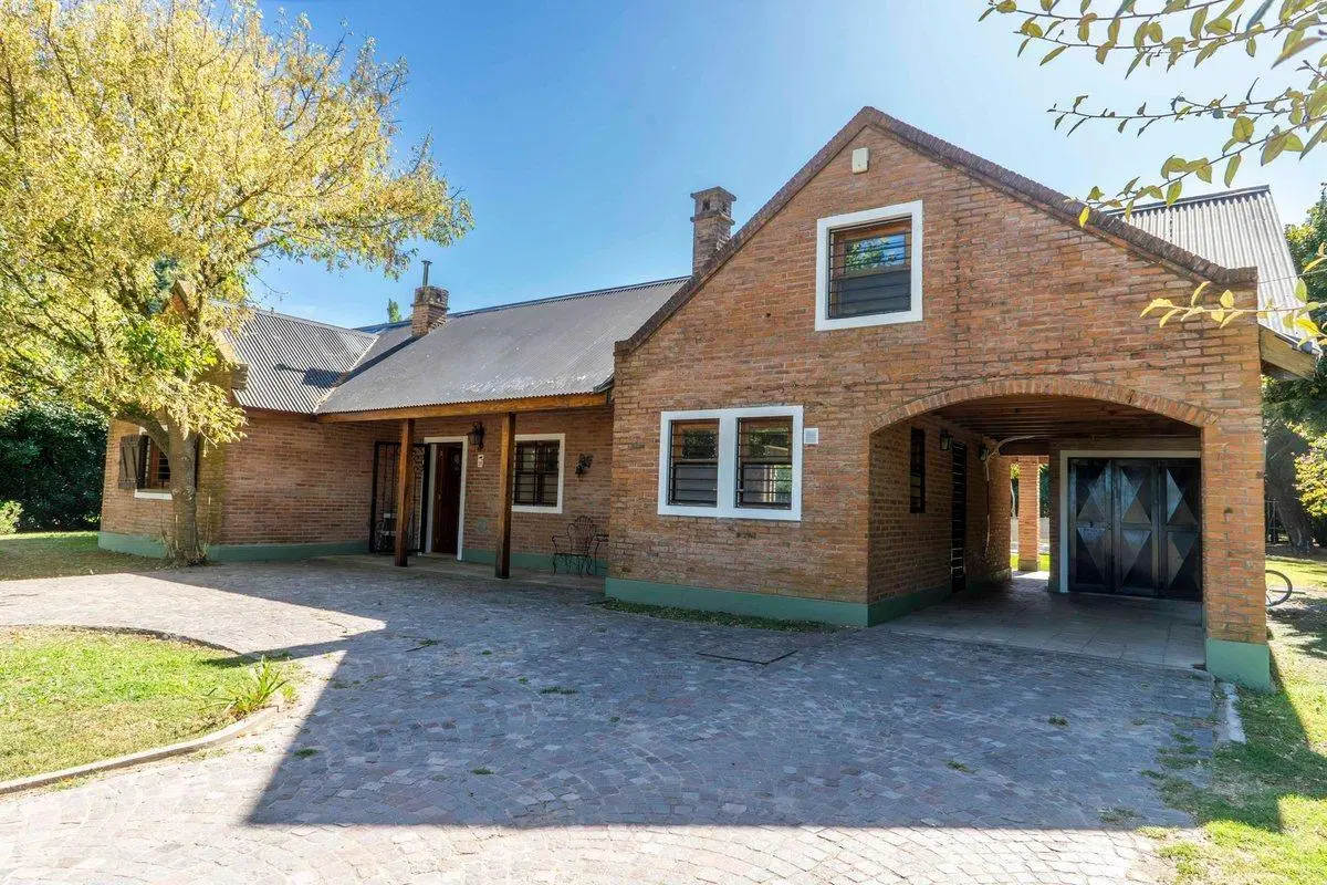 Casa en Venta 4 amb con Pileta Barrio LA VERDAD 2