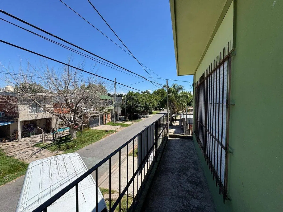 VENTA CASA CON LOCALES GARIN OPORTUNIDAD 3