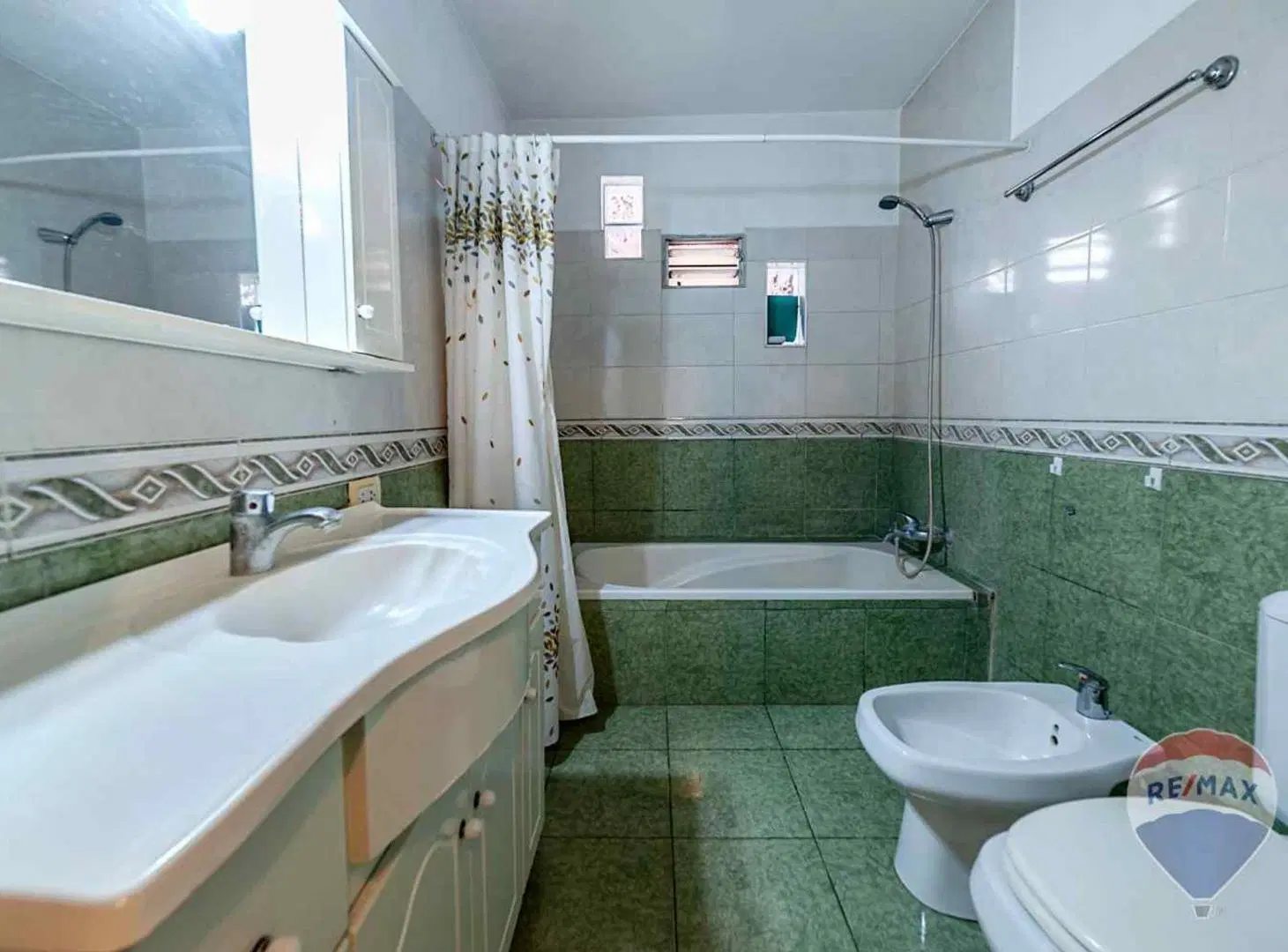 CASA EN VENTA 5 AMB + DEPTO BUEN ACCESO MORENO. 2