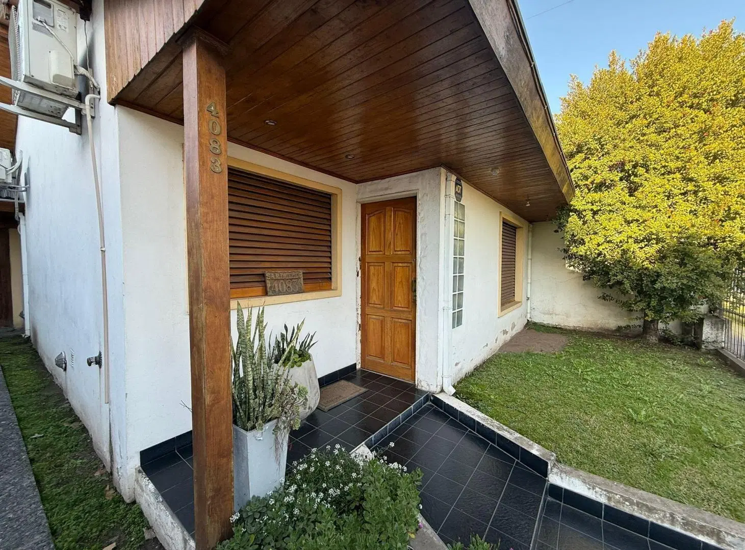 CASA DE DOS PLANTAS CON GALERÍA Y PATIO 4