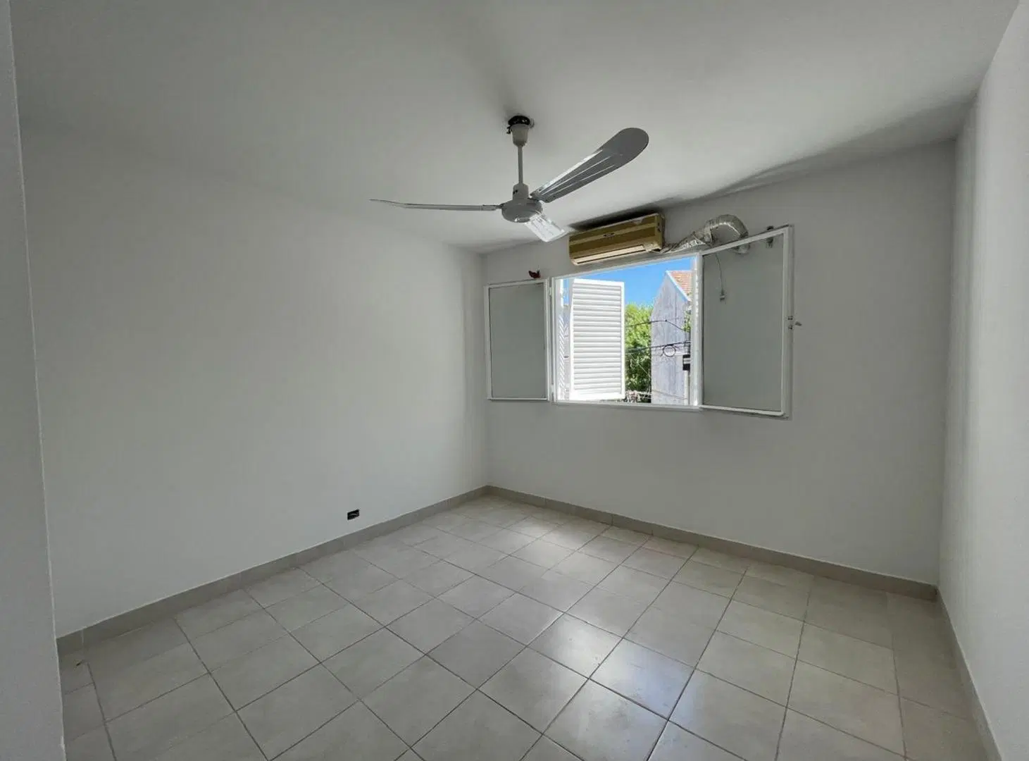DEPARTAMENTO ZARATE 3 AMB 8