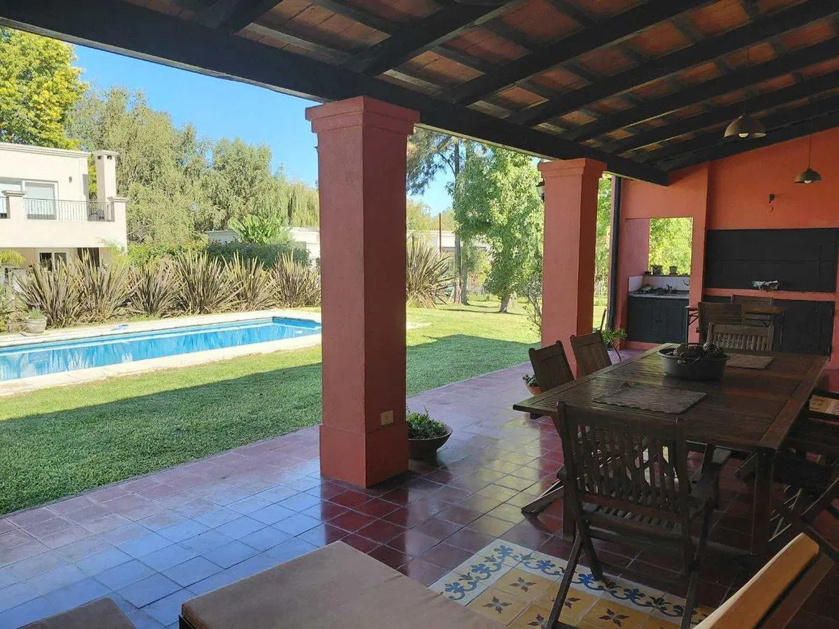 VENTA CASA 6 DORMITORIOS LOMAS D FATIMA AP CREDIT 4