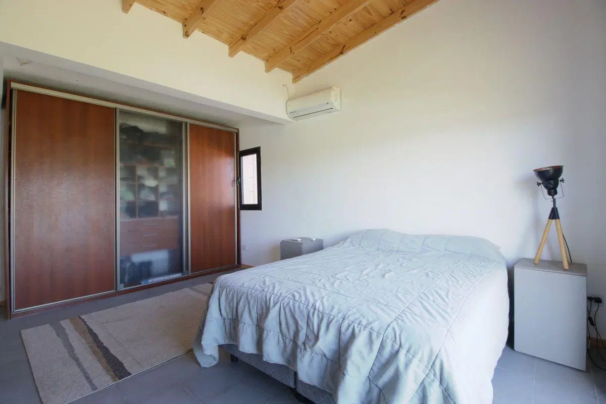 VENTA CASA CON PILETA Y LAGUNA  ACEPTA FINANCION 5