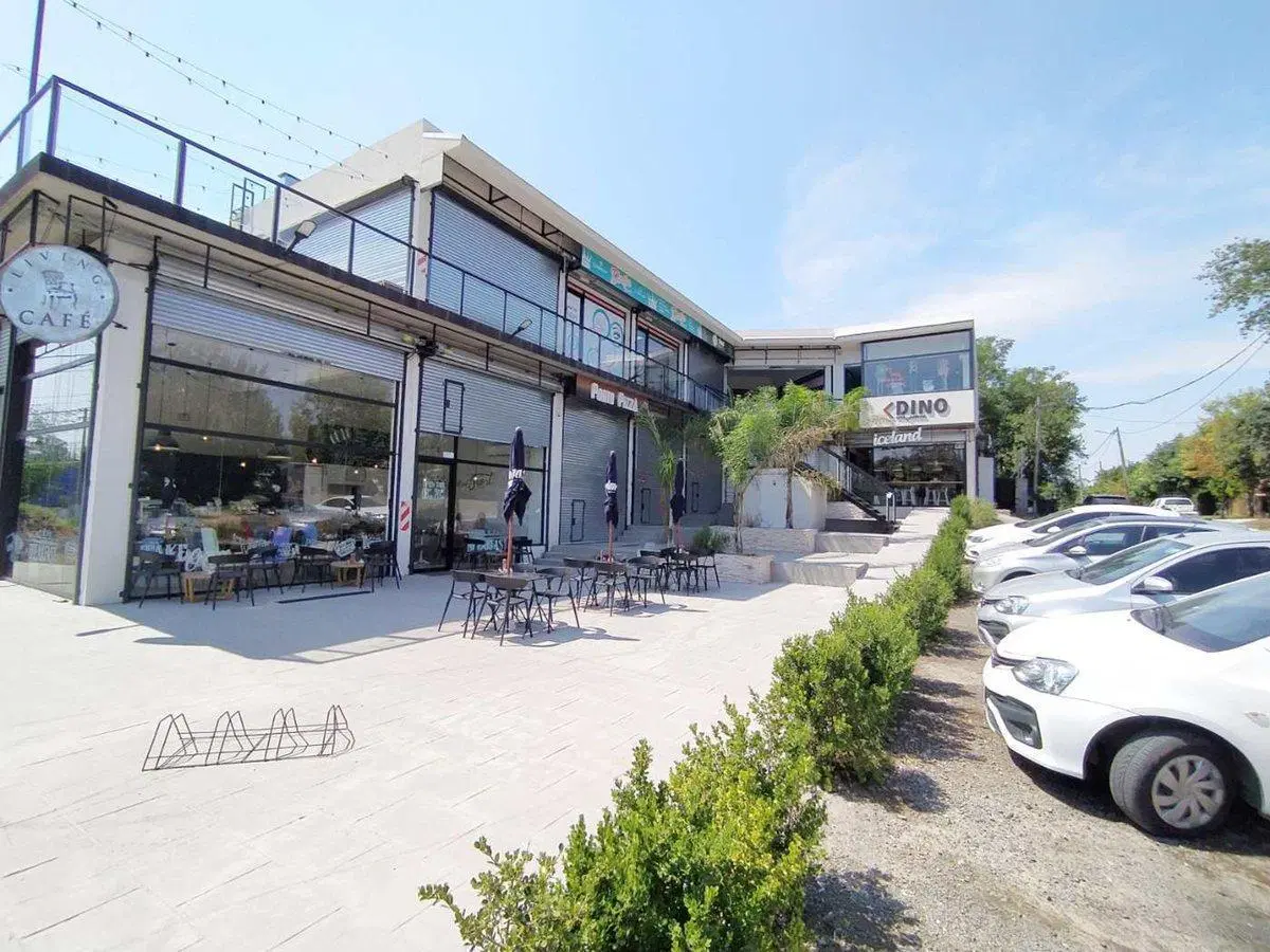 Local  Paseo Dino c/escritura en PB 6