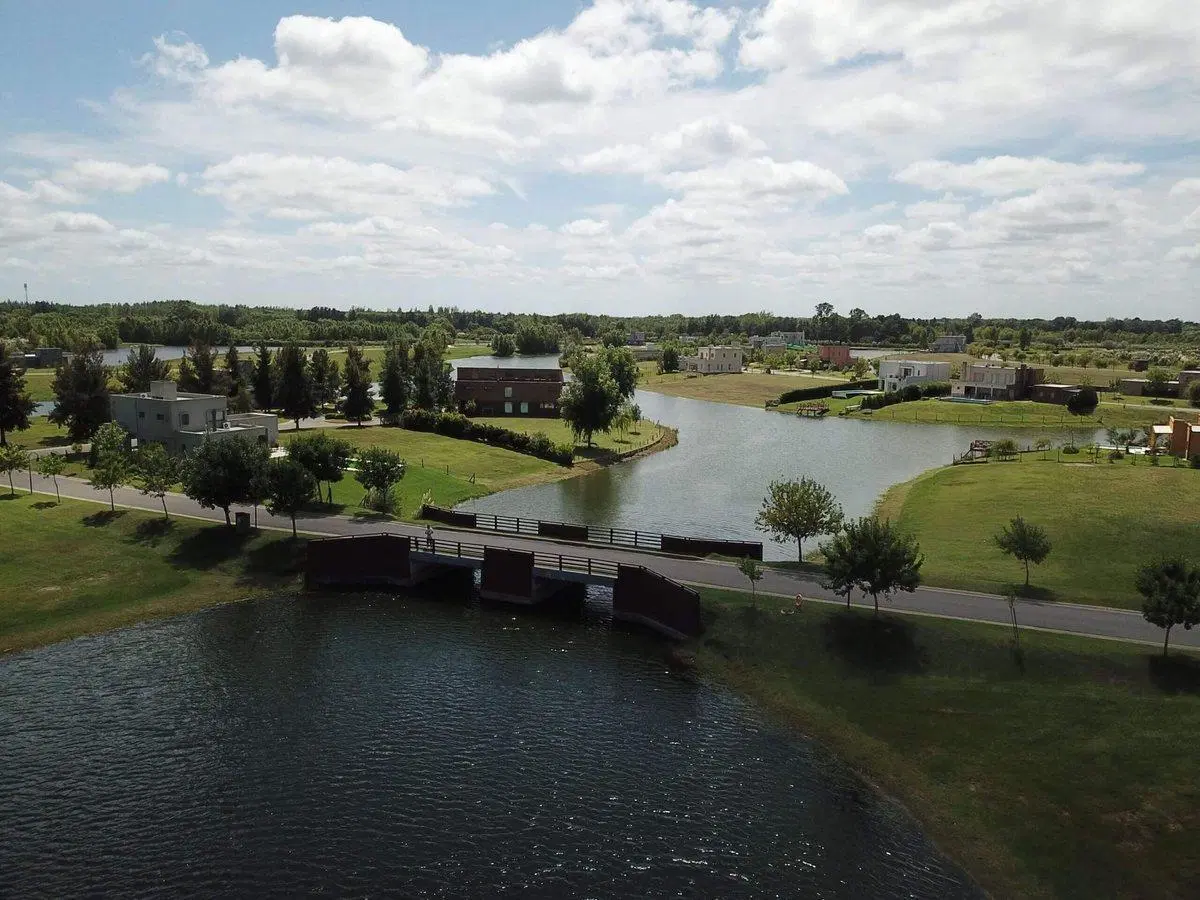Lote a la Laguna Barrio Náutico El Cazal Escobar 2