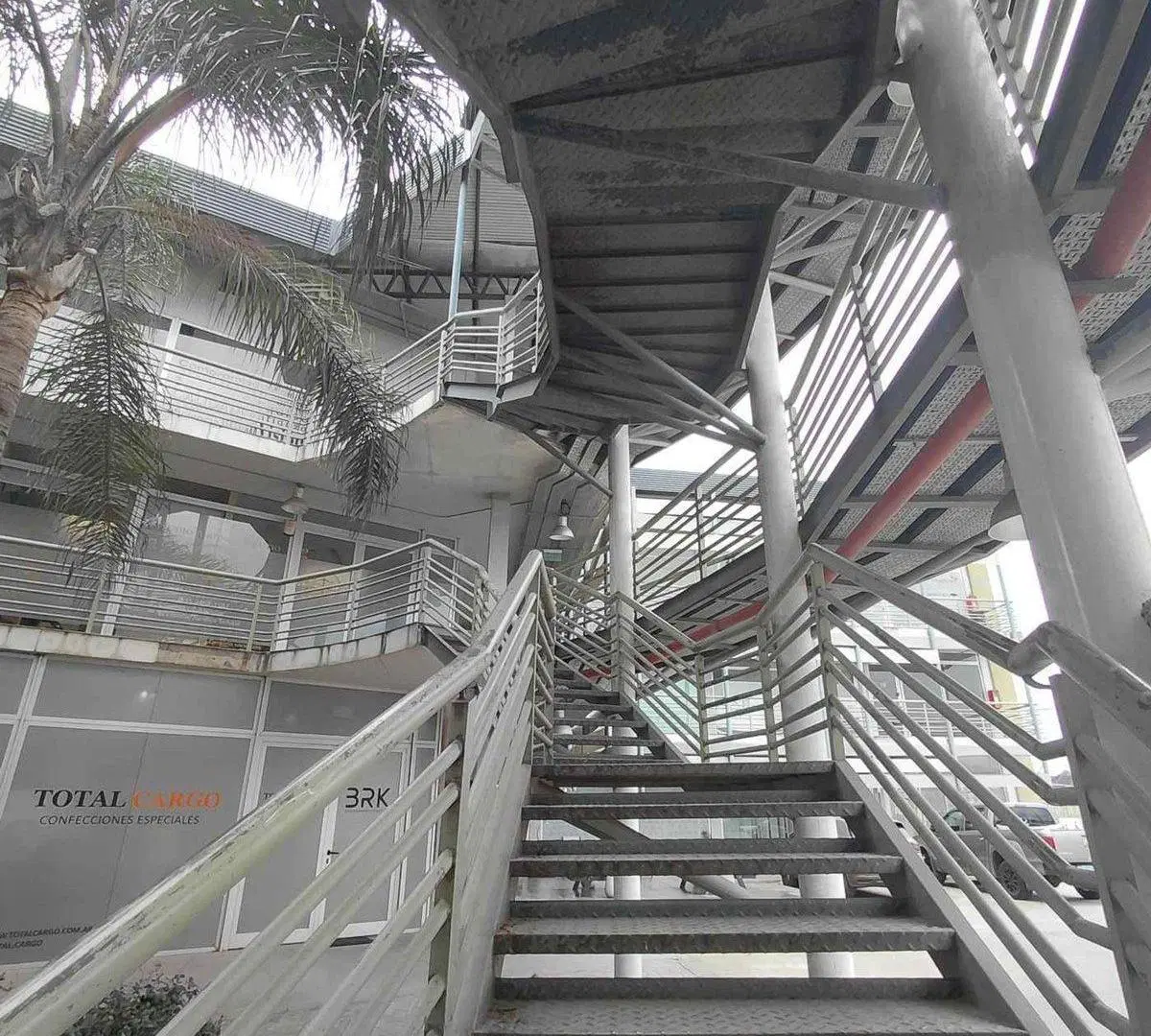 ALQUILER OFICINA 2° PISO VERDI 57 RUTA 8 4