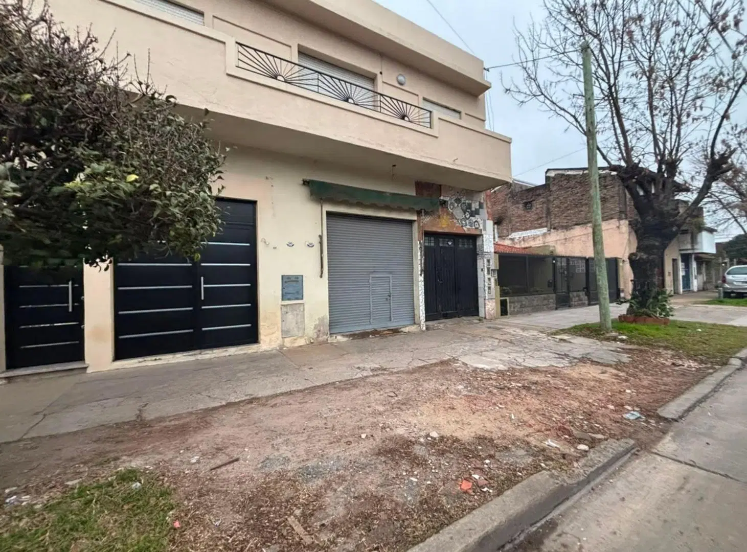 LOCAL COMERCIAL CON PATIO EXCELENTE UBICACIÓN 2