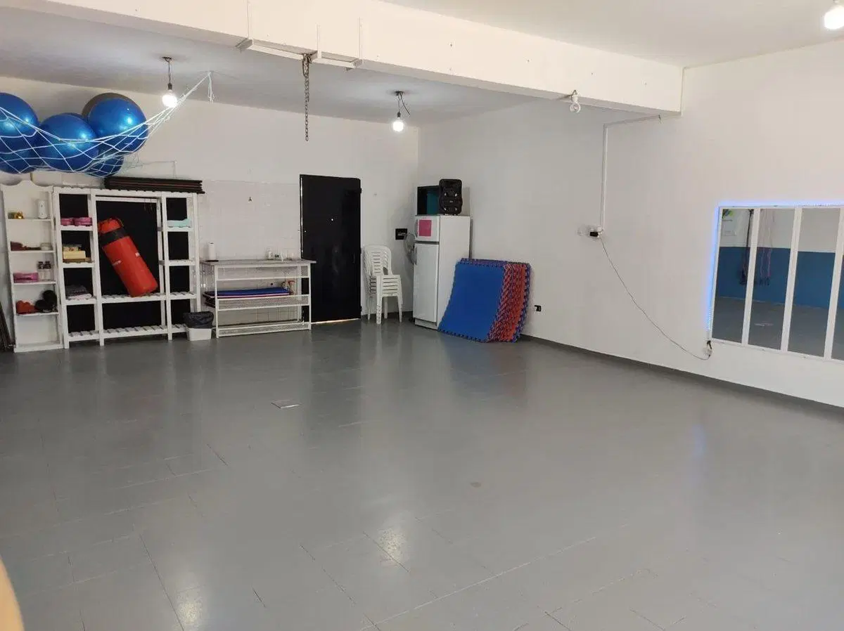 VENTA CASA CON LOCALES GARIN OPORTUNIDAD 4