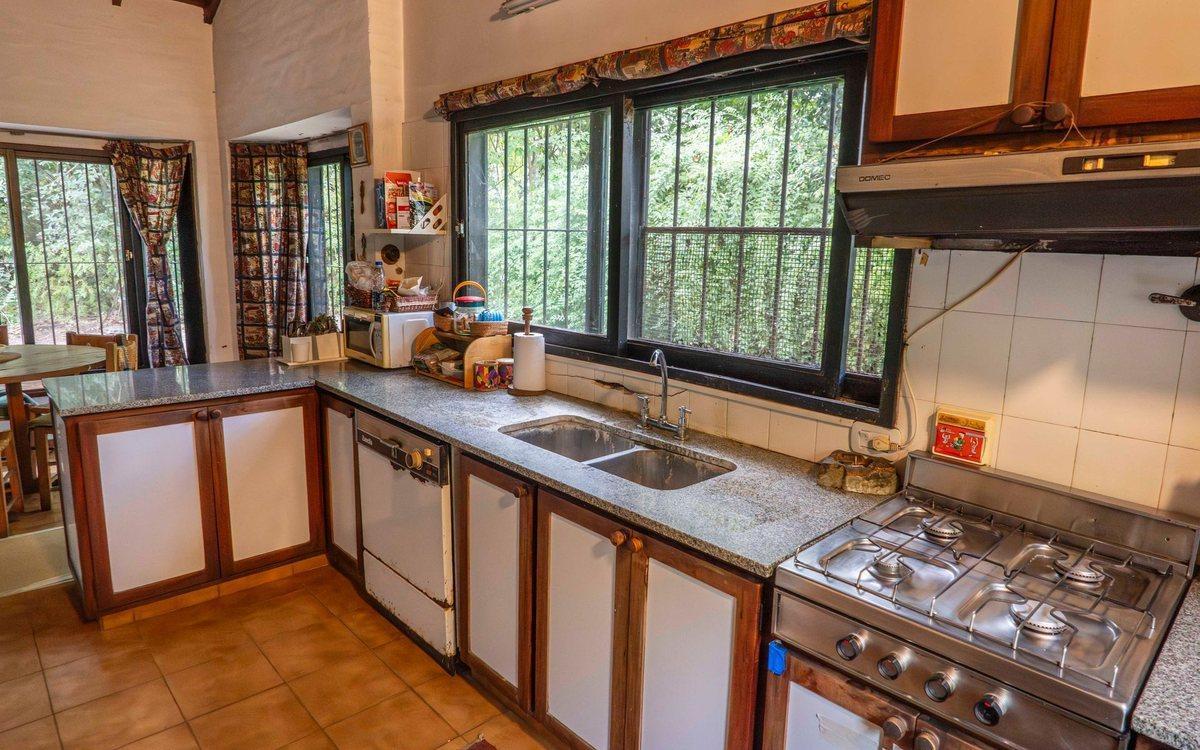 Foto de Venta CASA excelente ubicación 3/4 Dorm gran Lote, imagen 4