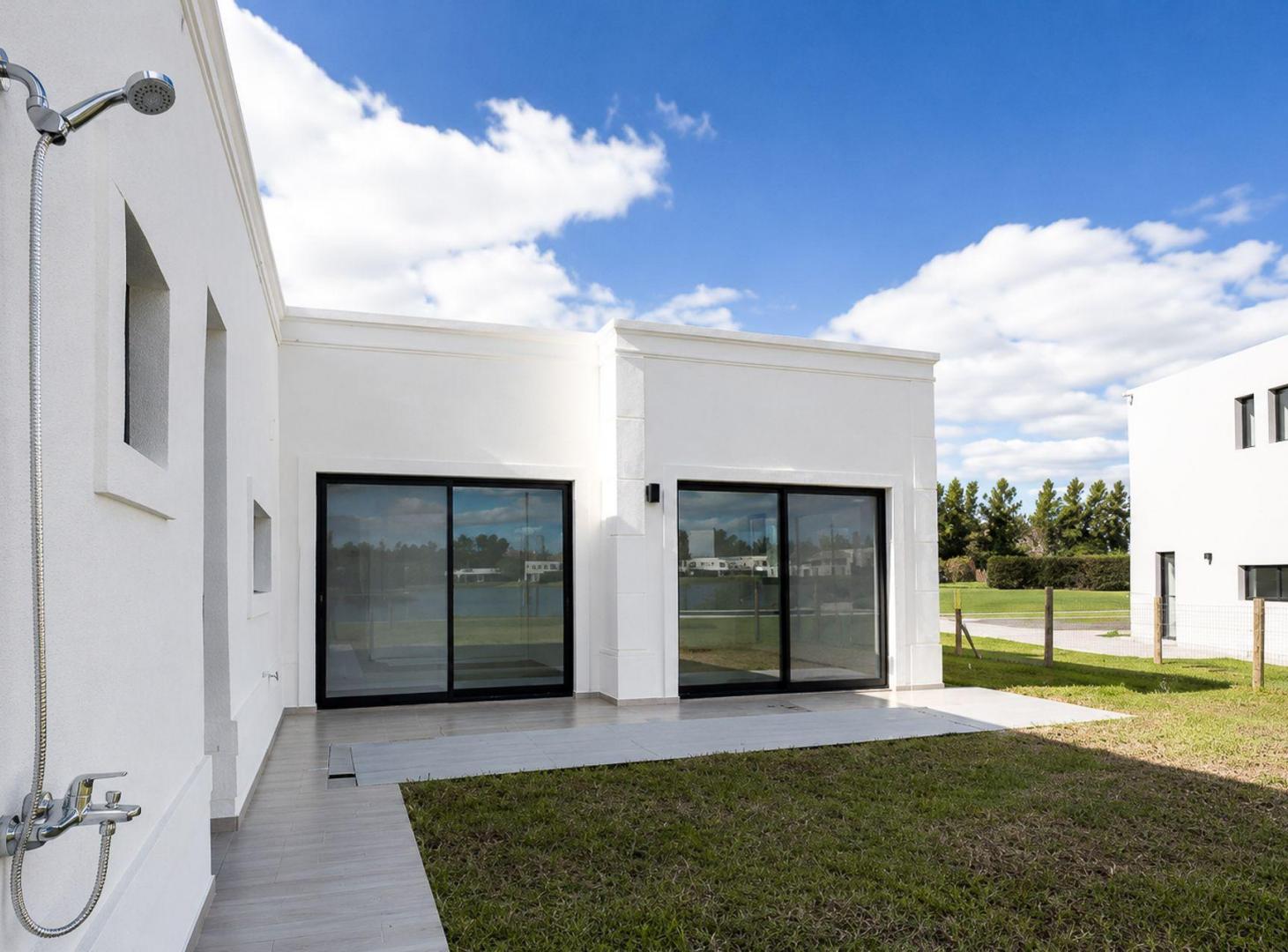 Foto de CASA 5 AMB A LA LAGUNA CON PILETA B. SAN MATIAS, imagen 2