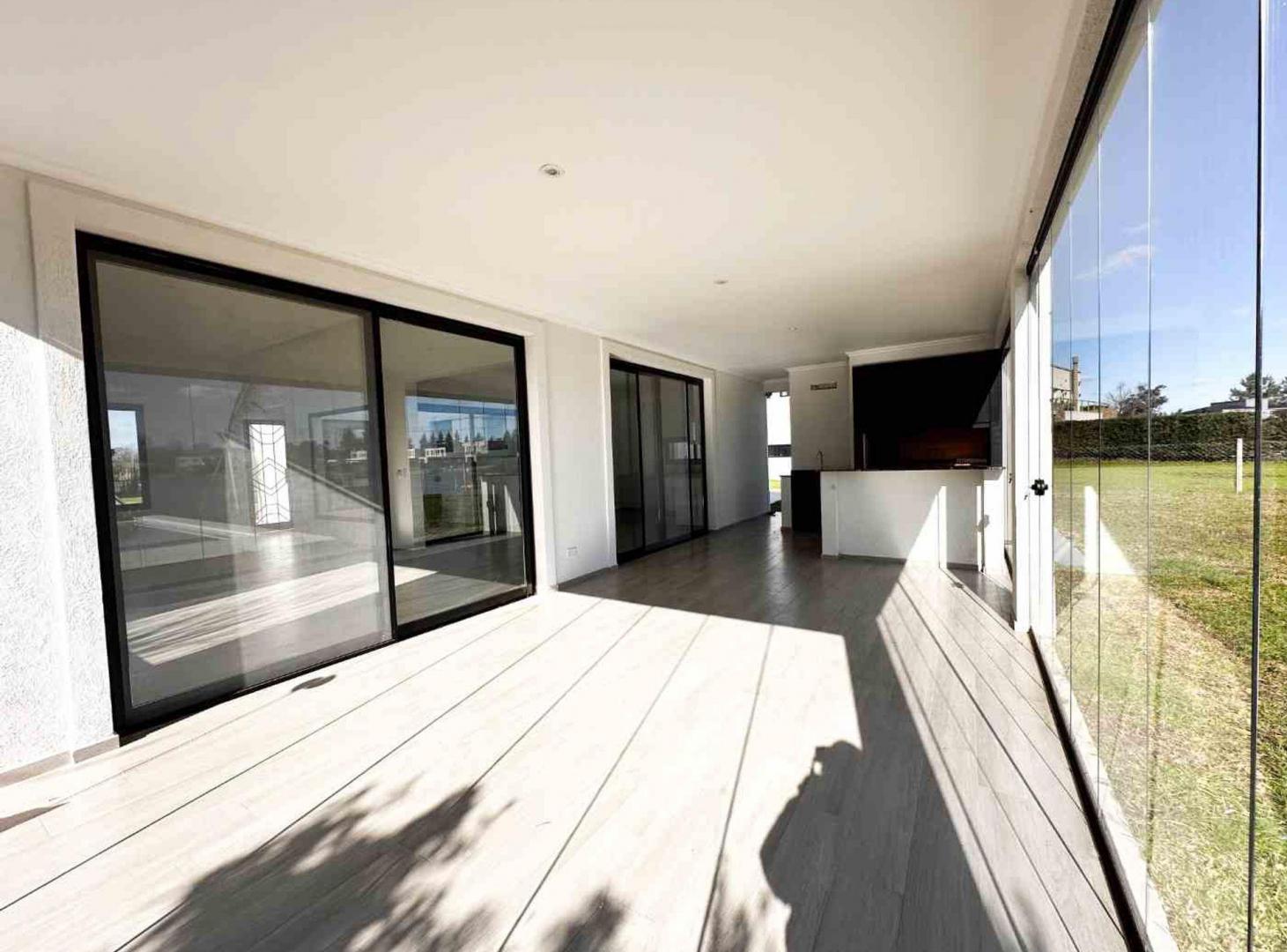 Foto de CASA 5 AMB A LA LAGUNA CON PILETA B. SAN MATIAS, imagen 4