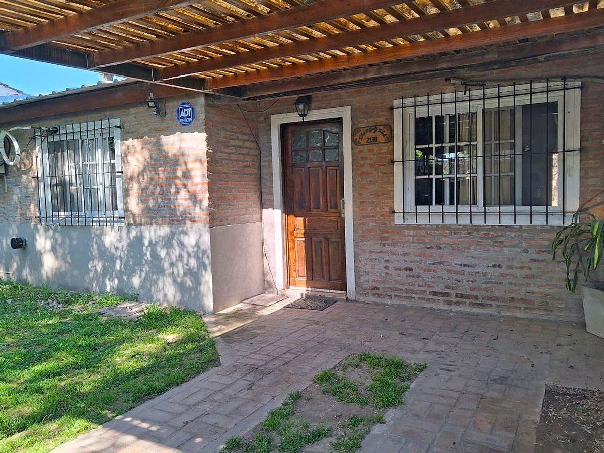 Foto de VENTA CASA en De Vicenzo Grande Inmerojable ubicac, imagen 2