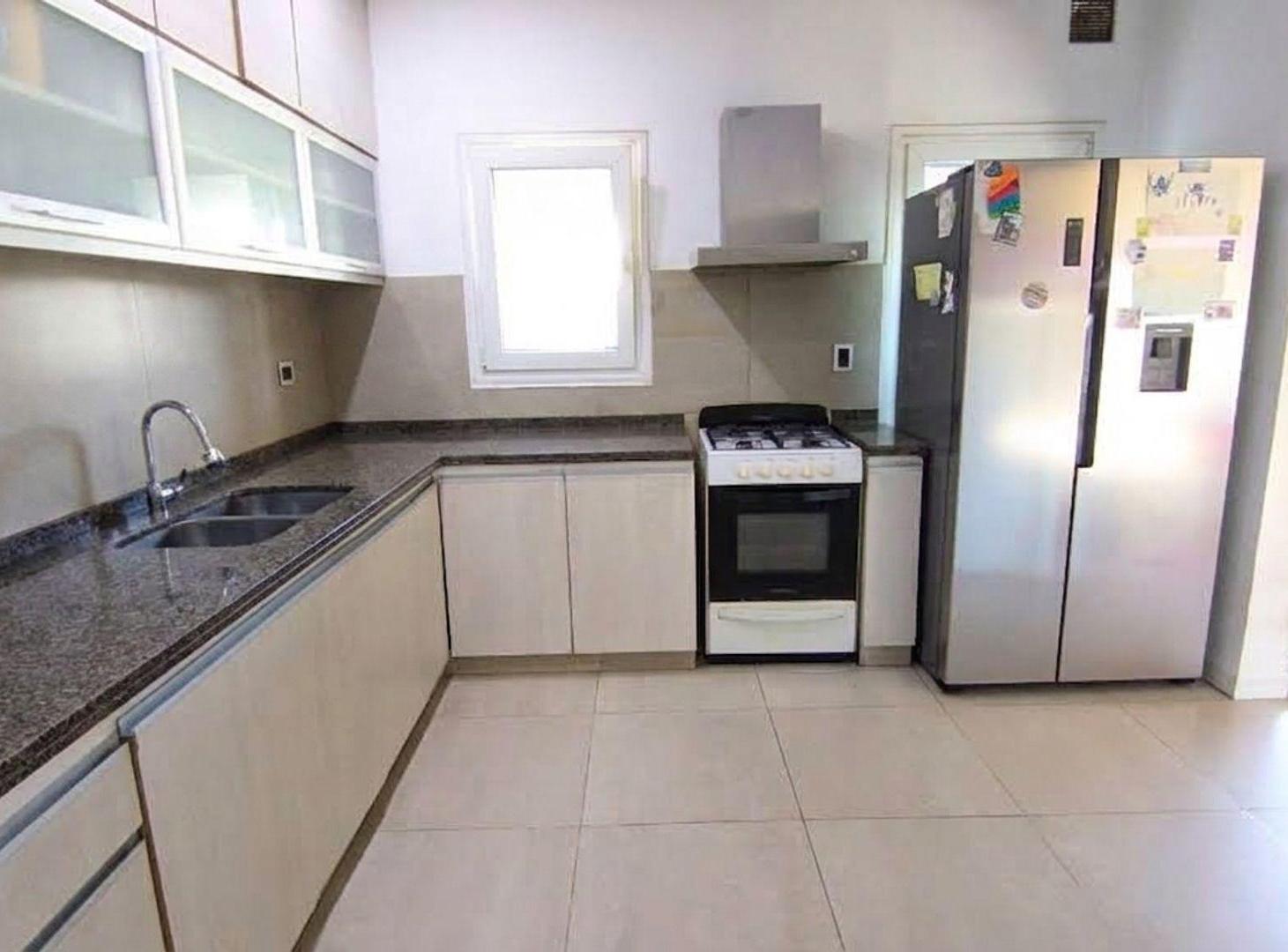 Foto de CASA 4 AMB CON PILETA Y GALERIA, imagen 2