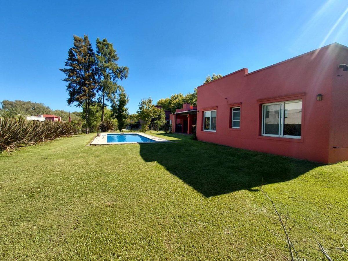 Foto de VENTA CASA 6 DORMITORIOS LOMAS D FATIMA AP CREDIT, imagen 1